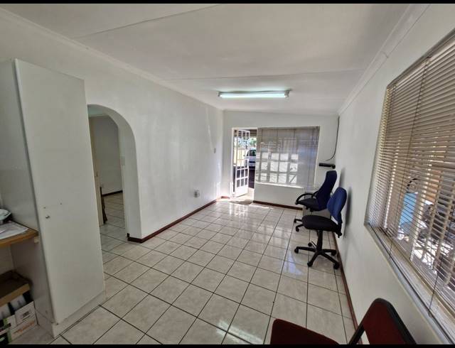 97M² OFFICE TO LET IN PARKDENE